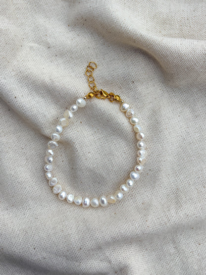Dainty Freshwater Pearl Bracelet