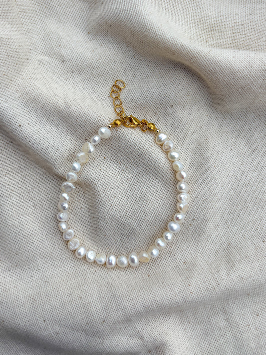 Dainty Freshwater Pearl Bracelet
